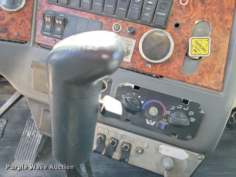 image for item NB9968 2006 Western Star 4900SA dump truck