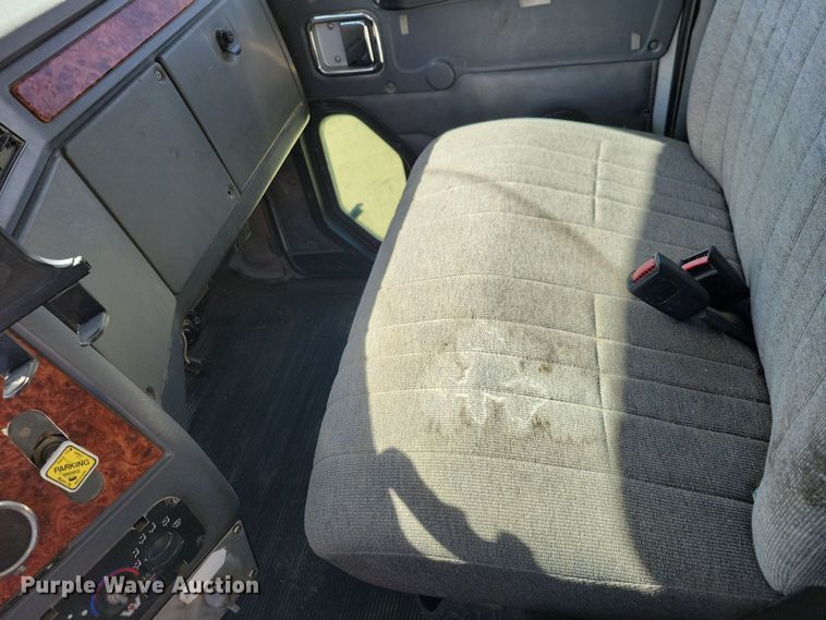 image for item NB9968 2006 Western Star 4900SA dump truck