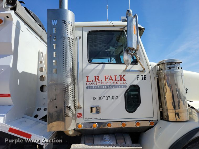 image for item NB9968 2006 Western Star 4900SA dump truck