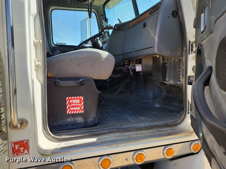 image for item NB9968 2006 Western Star 4900SA dump truck