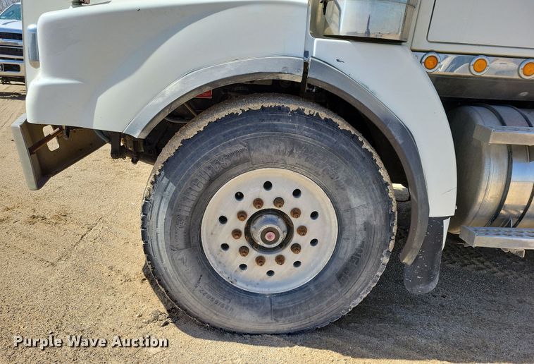 image for item NB9968 2006 Western Star 4900SA dump truck