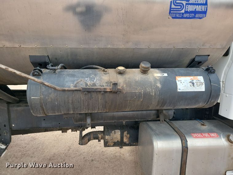 image for item NB9979 2005 Freightliner  Business Class M2 oil distributor truck