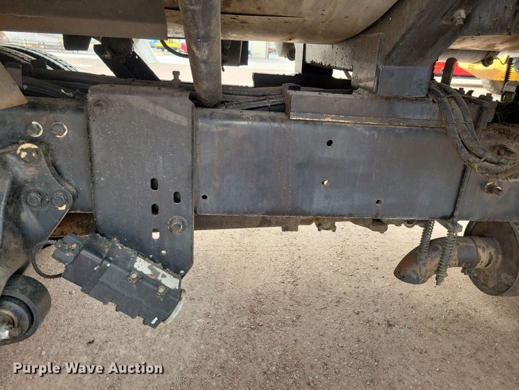 image for item NB9979 2005 Freightliner  Business Class M2 oil distributor truck