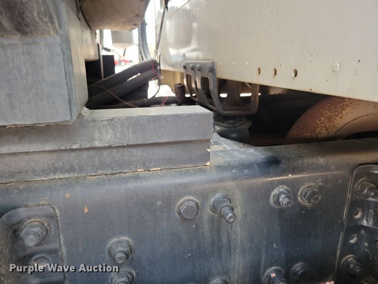 image for item NB9979 2005 Freightliner  Business Class M2 oil distributor truck