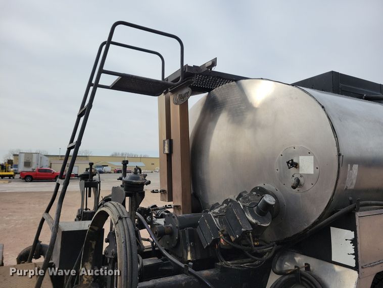 image for item NB9979 2005 Freightliner  Business Class M2 oil distributor truck