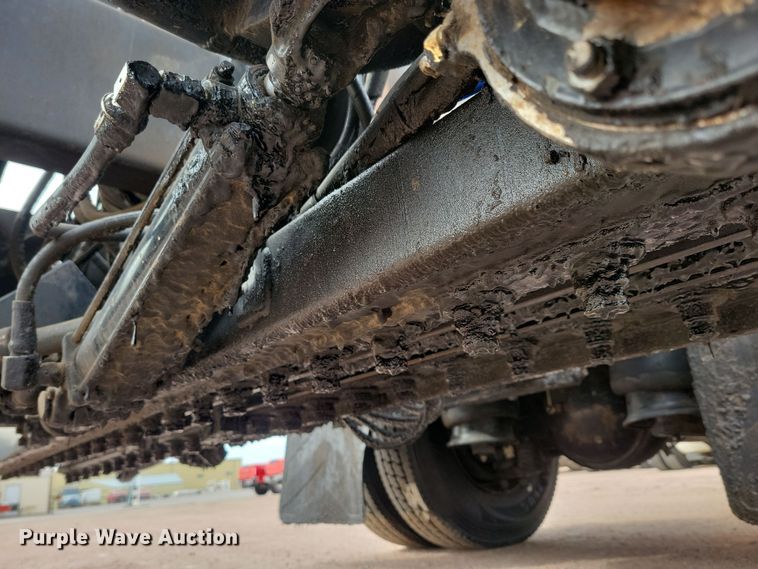 image for item NB9979 2005 Freightliner  Business Class M2 oil distributor truck