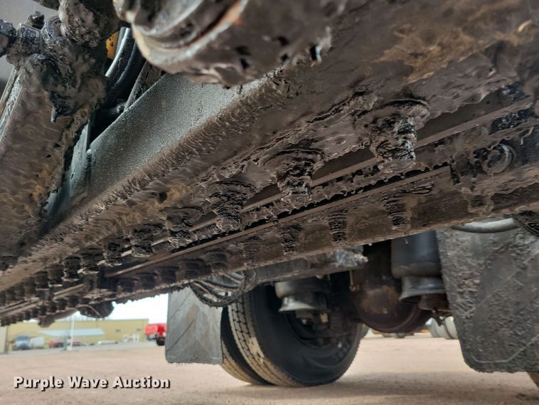 image for item NB9979 2005 Freightliner  Business Class M2 oil distributor truck