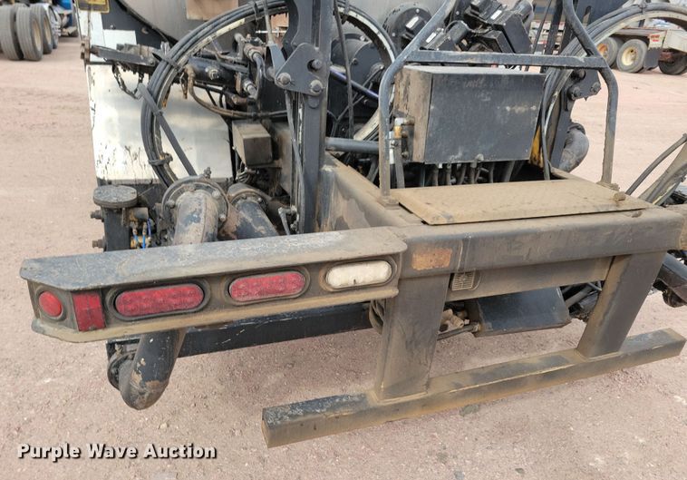 image for item NB9979 2005 Freightliner  Business Class M2 oil distributor truck