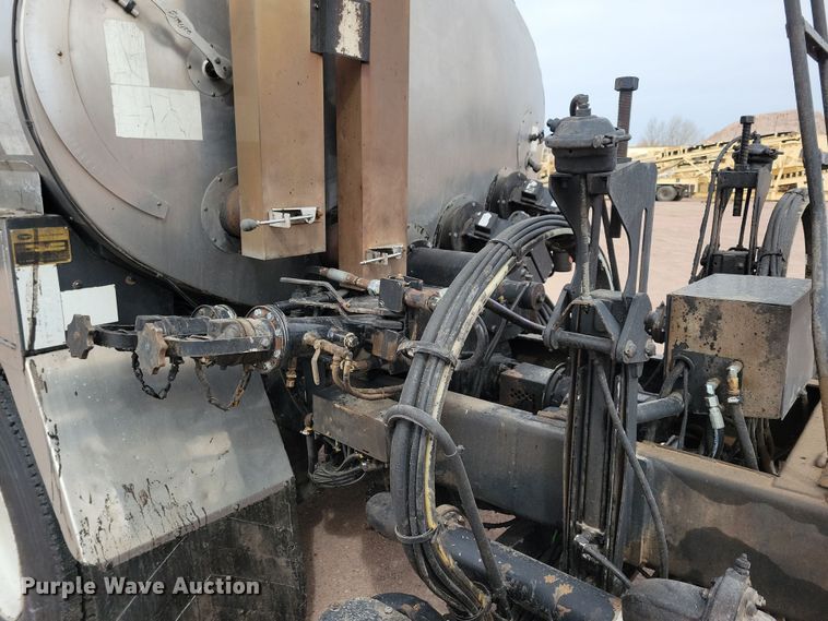 image for item NB9979 2005 Freightliner  Business Class M2 oil distributor truck