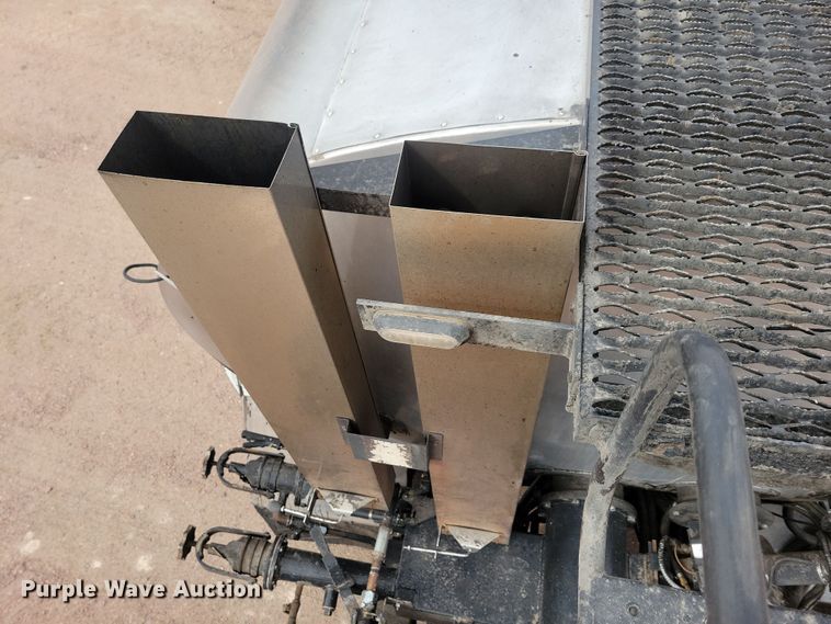 image for item NB9979 2005 Freightliner  Business Class M2 oil distributor truck