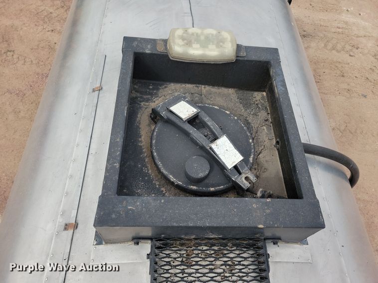 image for item NB9979 2005 Freightliner  Business Class M2 oil distributor truck