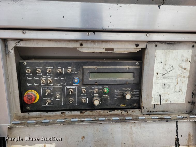 image for item NB9979 2005 Freightliner  Business Class M2 oil distributor truck