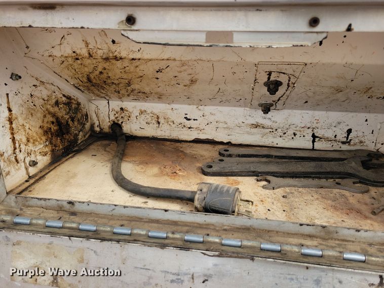 image for item NB9979 2005 Freightliner  Business Class M2 oil distributor truck