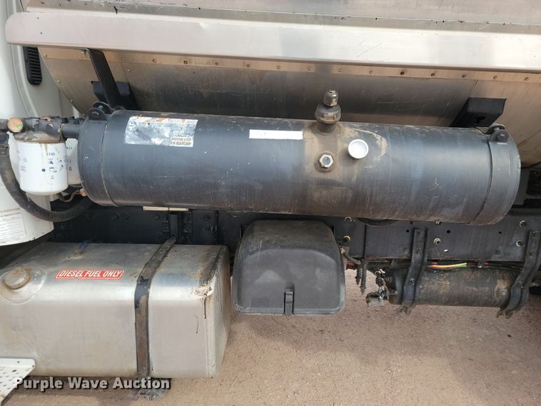 image for item NB9979 2005 Freightliner  Business Class M2 oil distributor truck