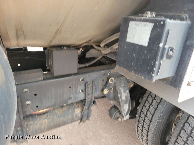 image for item NB9979 2005 Freightliner  Business Class M2 oil distributor truck