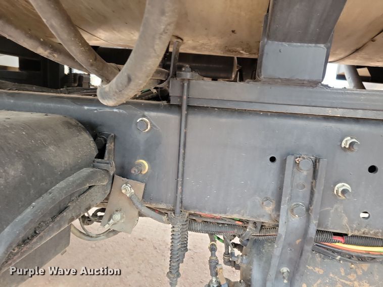 image for item NB9979 2005 Freightliner  Business Class M2 oil distributor truck