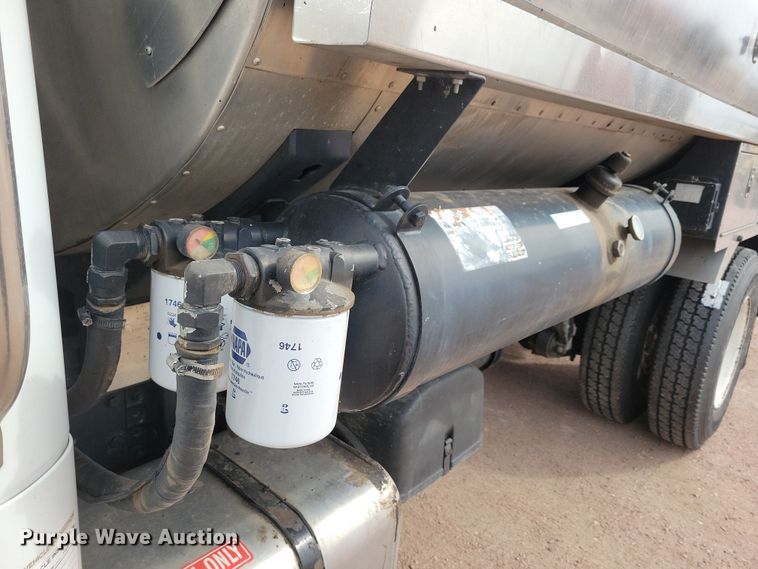 image for item NB9979 2005 Freightliner  Business Class M2 oil distributor truck