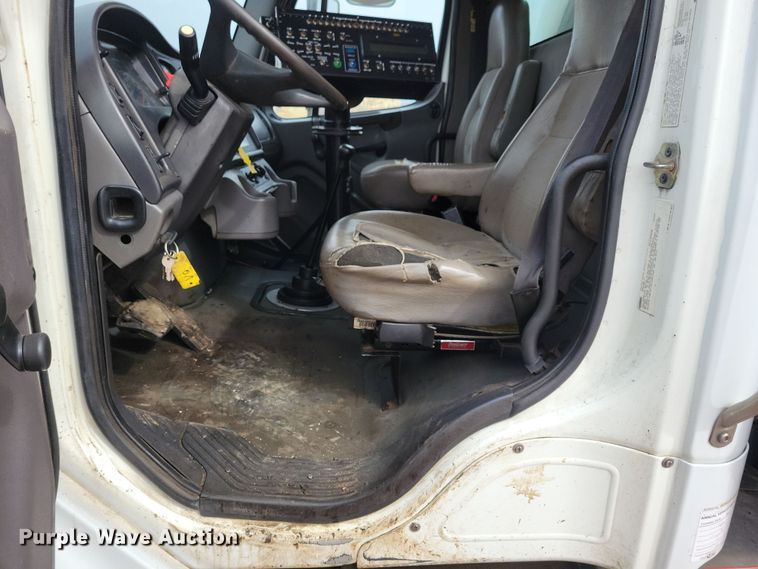 image for item NB9979 2005 Freightliner  Business Class M2 oil distributor truck