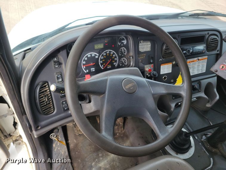 image for item NB9979 2005 Freightliner  Business Class M2 oil distributor truck