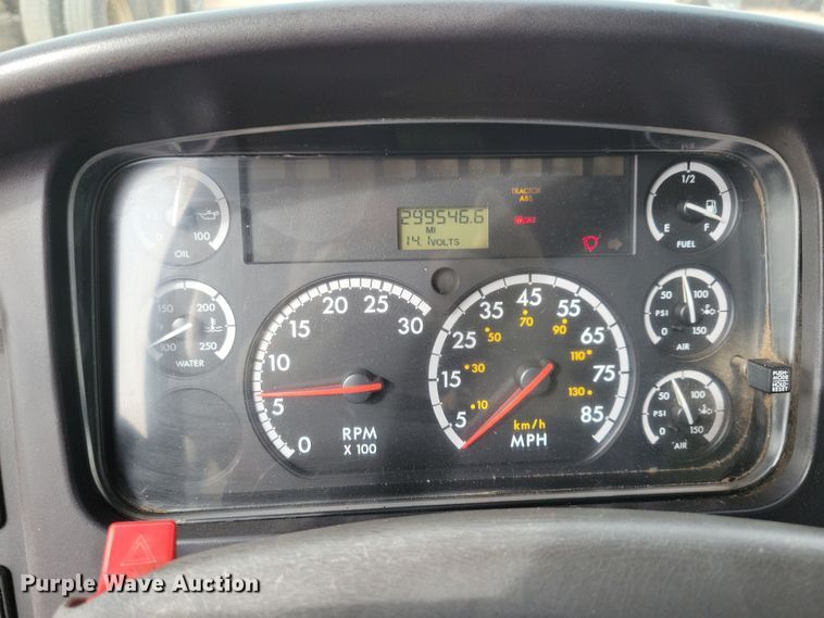 image for item NB9979 2005 Freightliner  Business Class M2 oil distributor truck