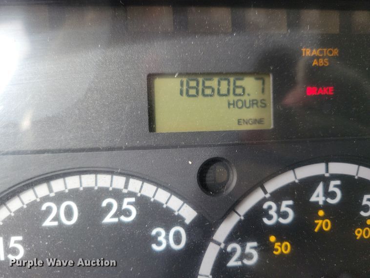 image for item NB9979 2005 Freightliner  Business Class M2 oil distributor truck