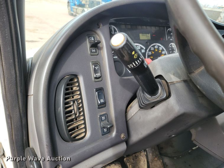 image for item NB9979 2005 Freightliner  Business Class M2 oil distributor truck