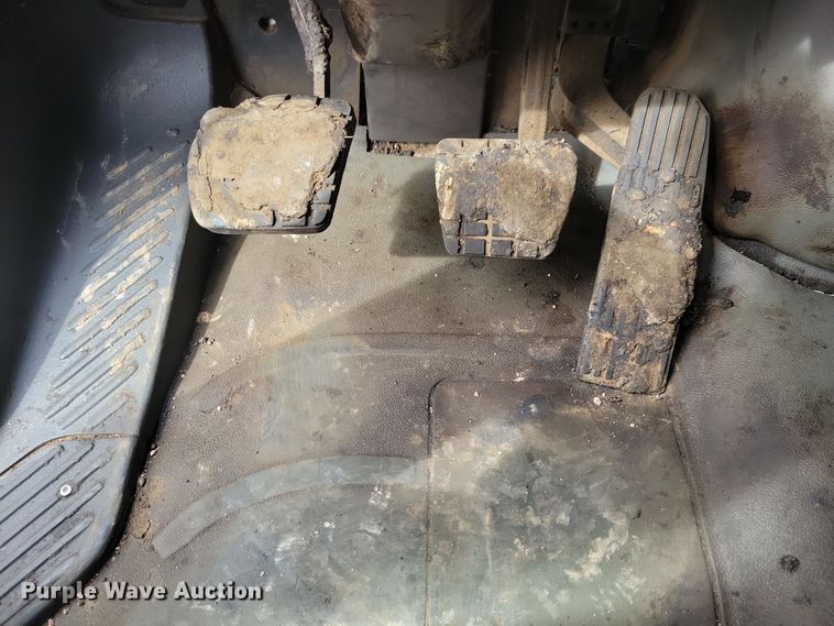 image for item NB9979 2005 Freightliner  Business Class M2 oil distributor truck