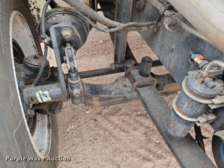 image for item NB9979 2005 Freightliner  Business Class M2 oil distributor truck