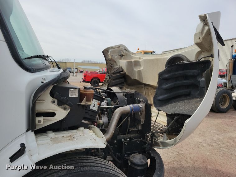 image for item NB9979 2005 Freightliner  Business Class M2 oil distributor truck