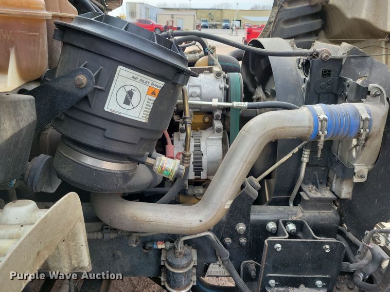 image for item NB9979 2005 Freightliner  Business Class M2 oil distributor truck