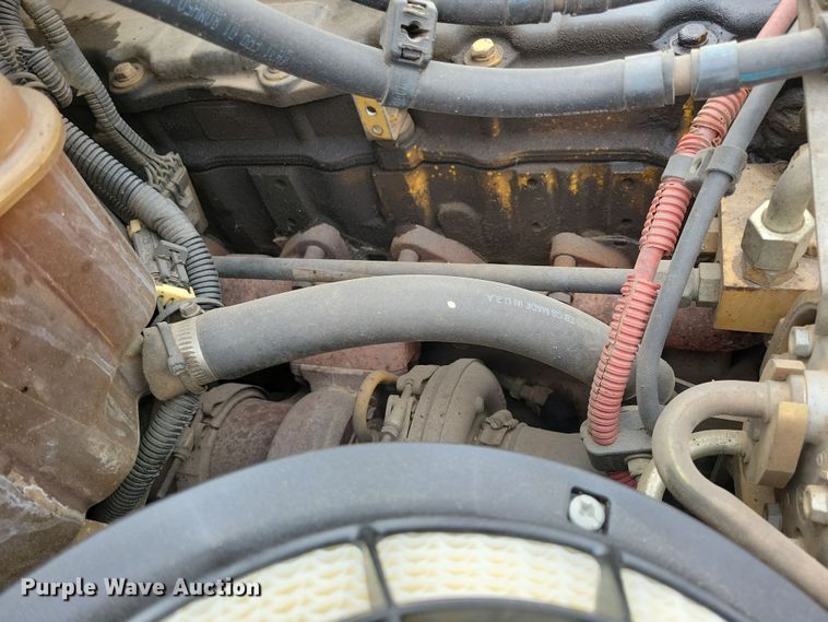 image for item NB9979 2005 Freightliner  Business Class M2 oil distributor truck