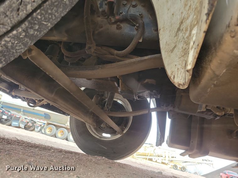 image for item NB9979 2005 Freightliner  Business Class M2 oil distributor truck