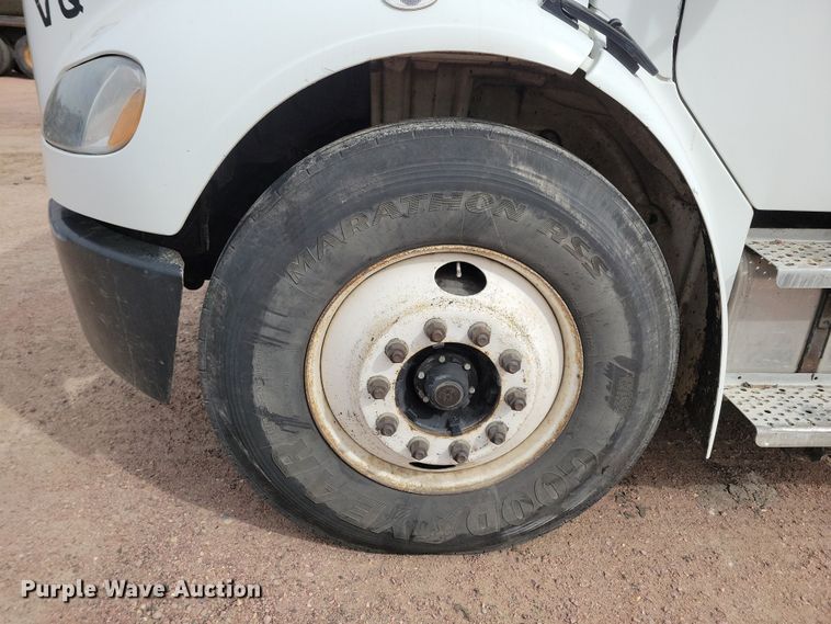 image for item NB9979 2005 Freightliner  Business Class M2 oil distributor truck