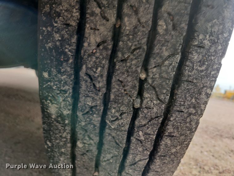 image for item NB9979 2005 Freightliner  Business Class M2 oil distributor truck