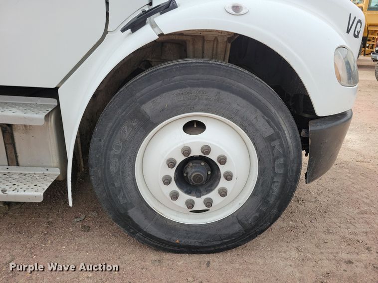 image for item NB9979 2005 Freightliner  Business Class M2 oil distributor truck