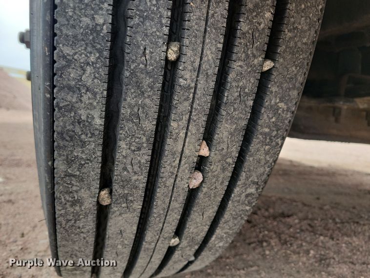 image for item NB9979 2005 Freightliner  Business Class M2 oil distributor truck