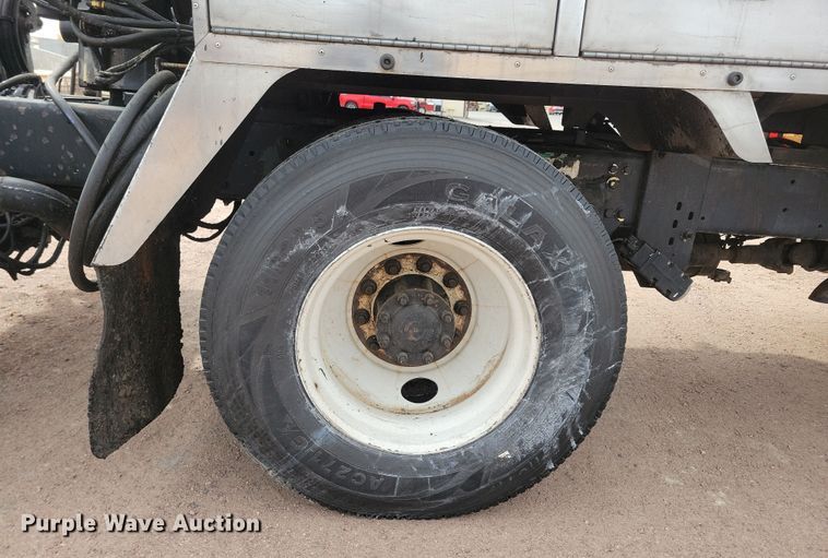 image for item NB9979 2005 Freightliner  Business Class M2 oil distributor truck