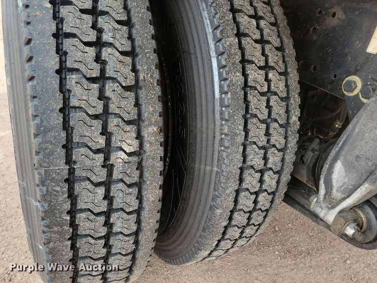 image for item NB9979 2005 Freightliner  Business Class M2 oil distributor truck