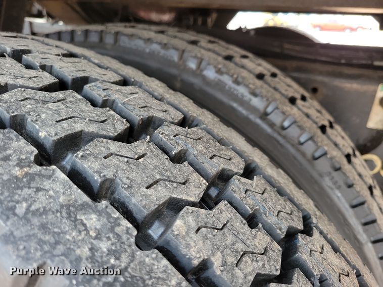 image for item NB9979 2005 Freightliner  Business Class M2 oil distributor truck