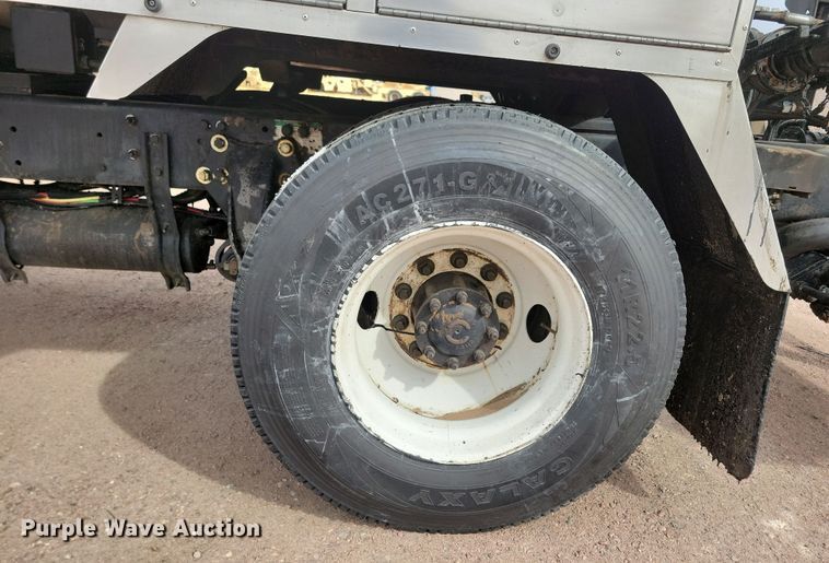 image for item NB9979 2005 Freightliner  Business Class M2 oil distributor truck