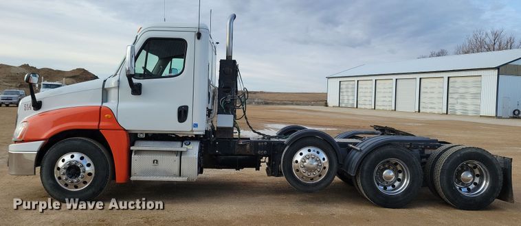 image for item NB9982 2014 Freightliner Cascadia 125 semi truck