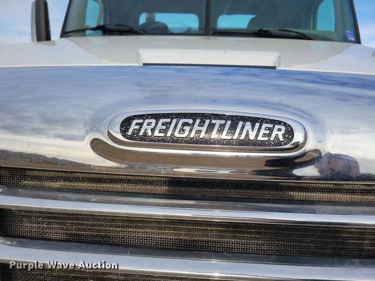 image for item NB9982 2014 Freightliner Cascadia 125 semi truck