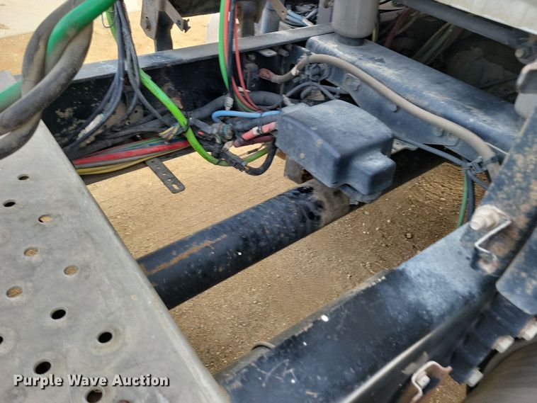 image for item NB9982 2014 Freightliner Cascadia 125 semi truck