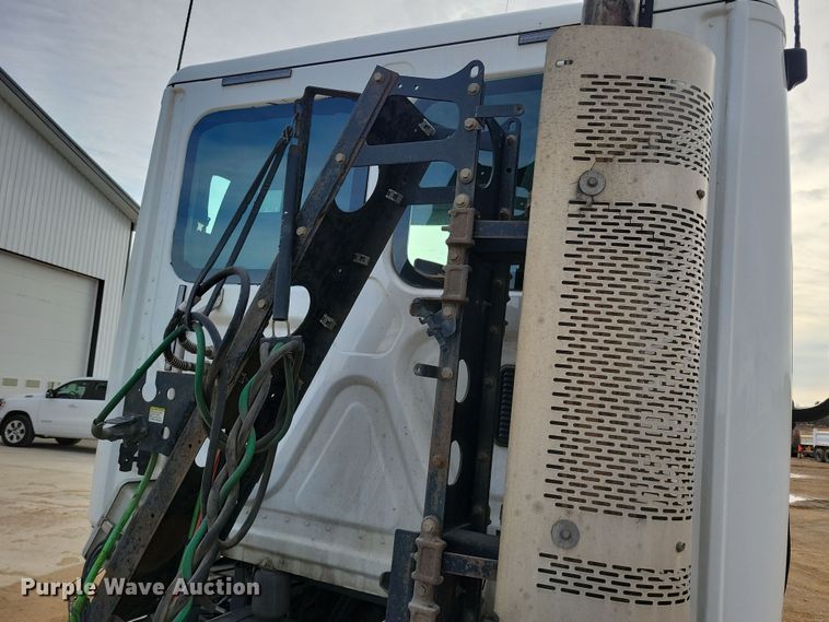 image for item NB9982 2014 Freightliner Cascadia 125 semi truck