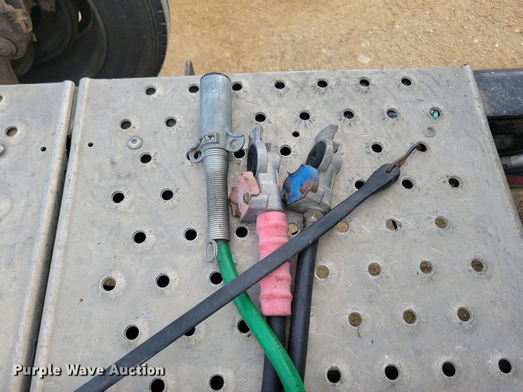 image for item NB9982 2014 Freightliner Cascadia 125 semi truck