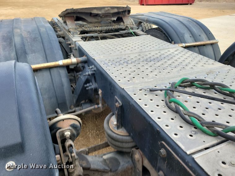 image for item NB9982 2014 Freightliner Cascadia 125 semi truck