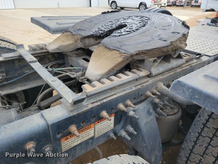 image for item NB9982 2014 Freightliner Cascadia 125 semi truck