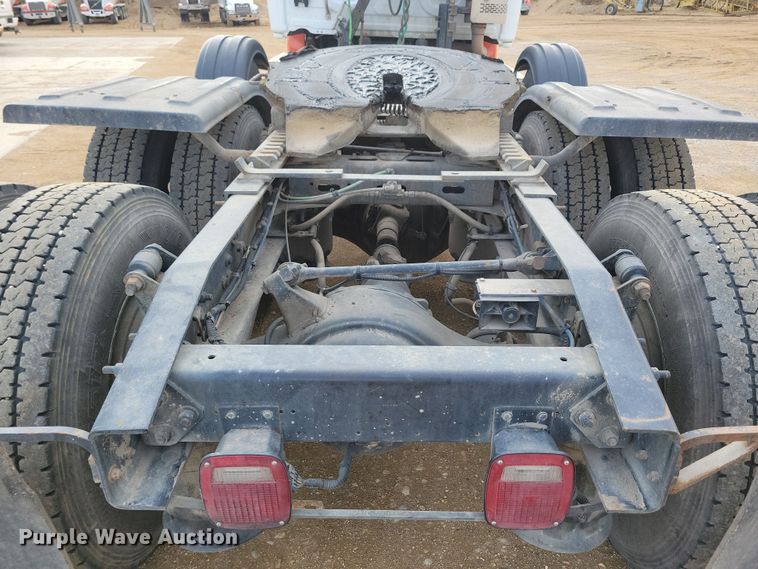 image for item NB9982 2014 Freightliner Cascadia 125 semi truck