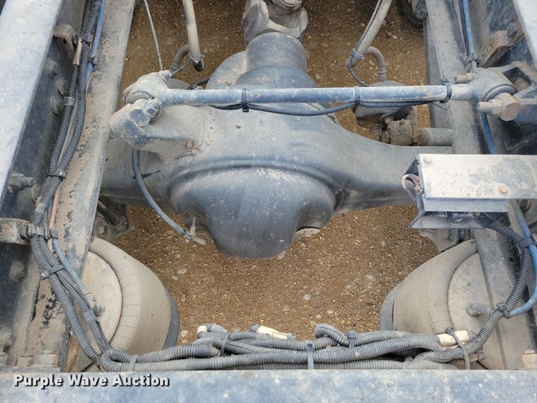 image for item NB9982 2014 Freightliner Cascadia 125 semi truck