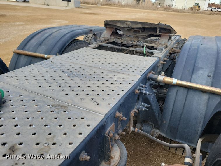 image for item NB9982 2014 Freightliner Cascadia 125 semi truck